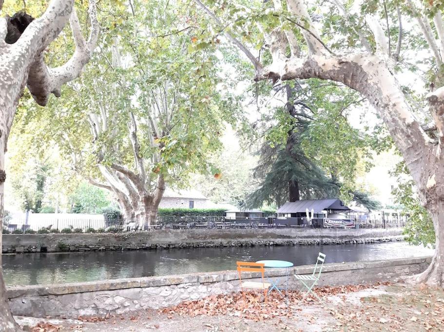 Au Murmure Des Eaux A Fontaine-de-Vaucluse